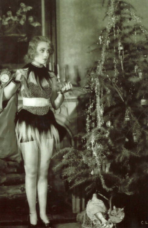 mudwerks:xmas Carole Lombard (by Amy Jeanne)