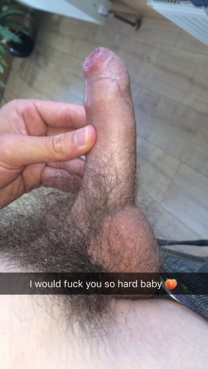 alexandrotorreez:  derrylads:Horny lad with hot cock n bush  Virgen??