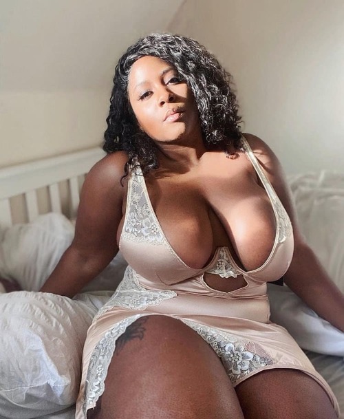 Sexy! #thicklife #beautifullady #beautifulwoman #beauty #titssss #boobsfordays #curvygirl #sexyness