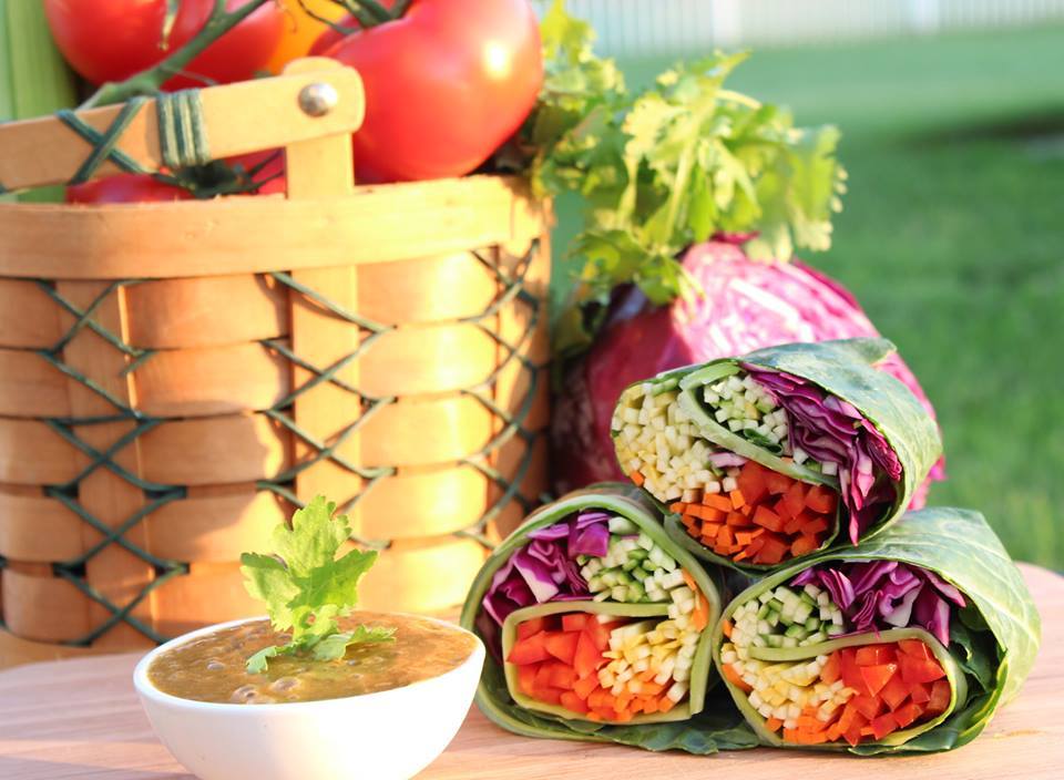 rawyouth:  RAW RAINBOW WRAPS w/ Mango Dressing  Prep Time: Approximately 15 minutes