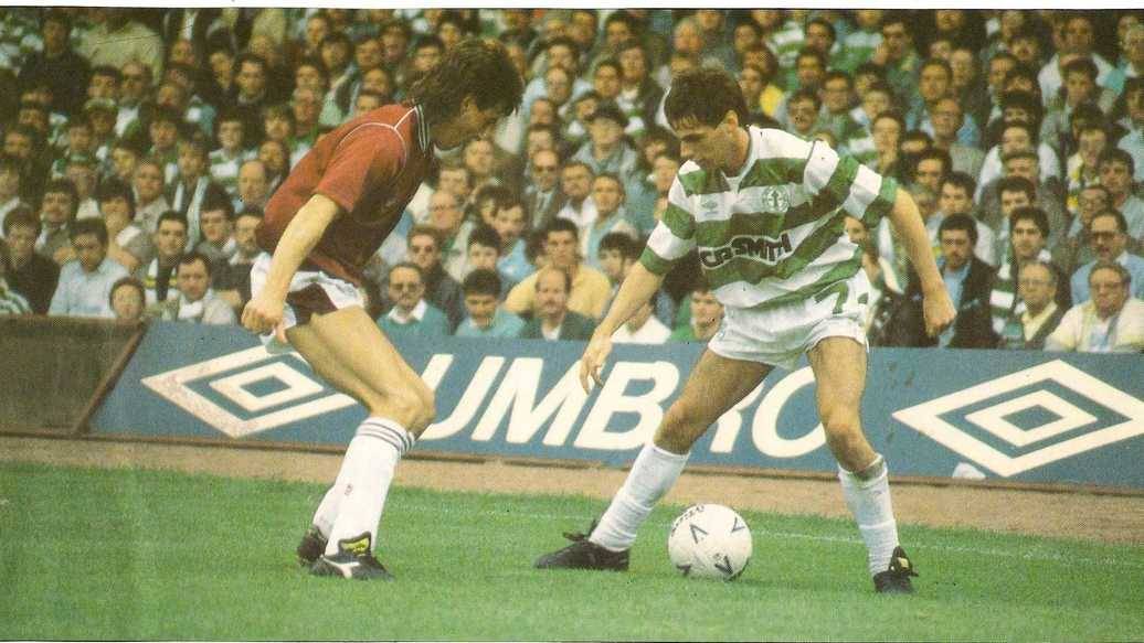 cronologiafutbolistica:  Joe Miller del Celtic de Glasgow ante Heart en Agosto de