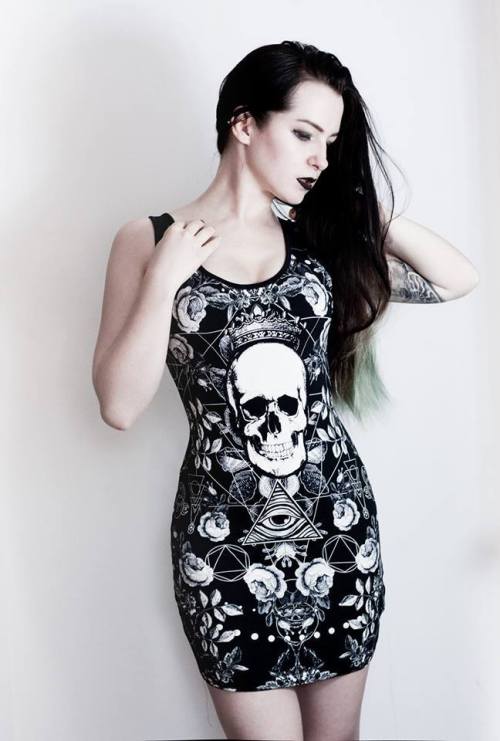 gothicandamazing:    Model: Joan WolfiePhotographer: Joan Wolfie PhotographyDress: JawbreakerLipstick: REAL B COSMETICSWelcome to Gothic and Amazing |www.gothicandamazing.com  