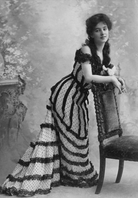 One of the most beautiful women of her time, and my forever favorite: Evelyn Nesbit.(This image has 