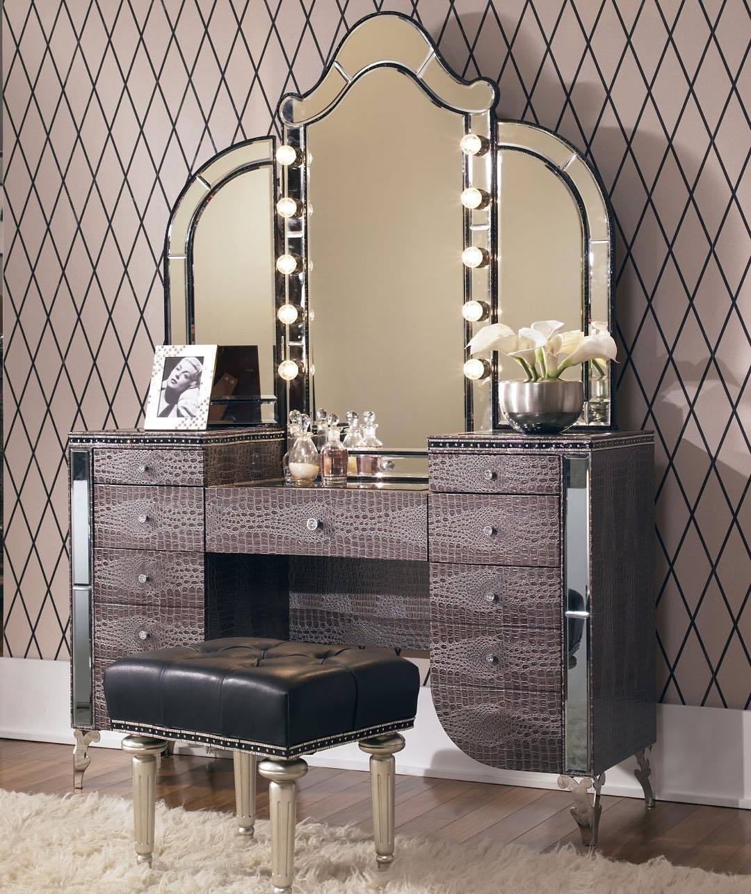 Omg! I&rsquo;m in love! I need this in my life 😍 #MichealAmini #HollywoodSwank