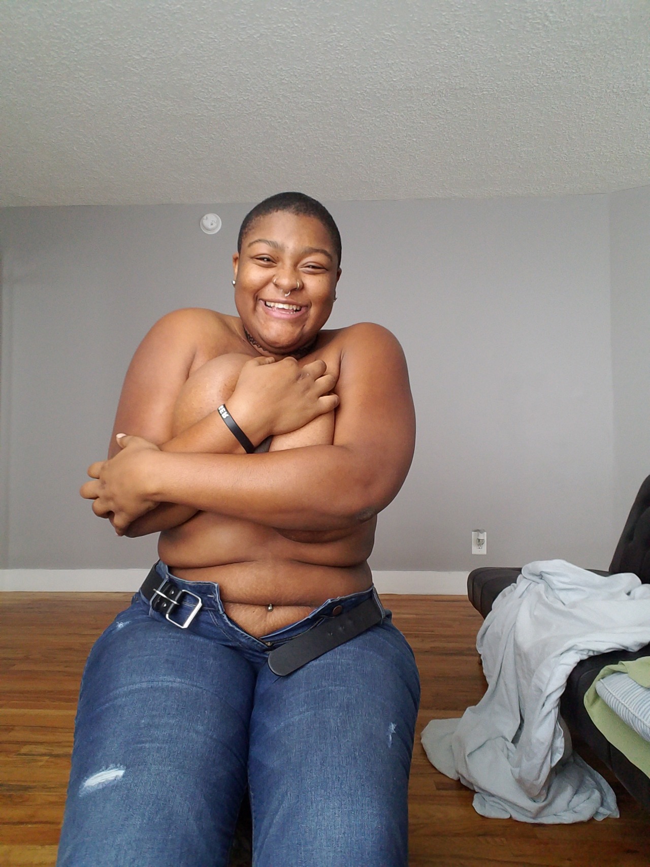 yournudemom:  When you want to take beautiful nudes in your friends New York apartment,