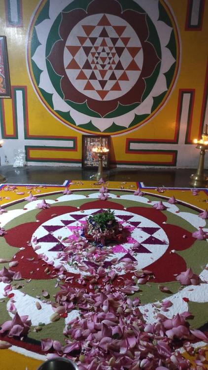 Brahmanas prepare Sry Yantra for worship of the Goddess, Kerala, photos by Ana Gha