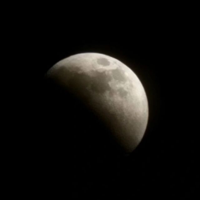 Pretty happy with the S22 Ultra zoom and stabilization on these shots. We had some clouds but were able to get these handheld shots.  #rawphotos #notripod #nofilter #s22ultra #phonecamera #lunareclipse #eclipse #nightphotography #moon #cameraphotography #nightsky  (at Oklahoma) https://www.instagram.com/p/Cdmp25ru4UI/?igshid=NGJjMDIxMWI= #rawphotos#notripod#nofilter#s22ultra#phonecamera#lunareclipse#eclipse#nightphotography#moon#cameraphotography#nightsky