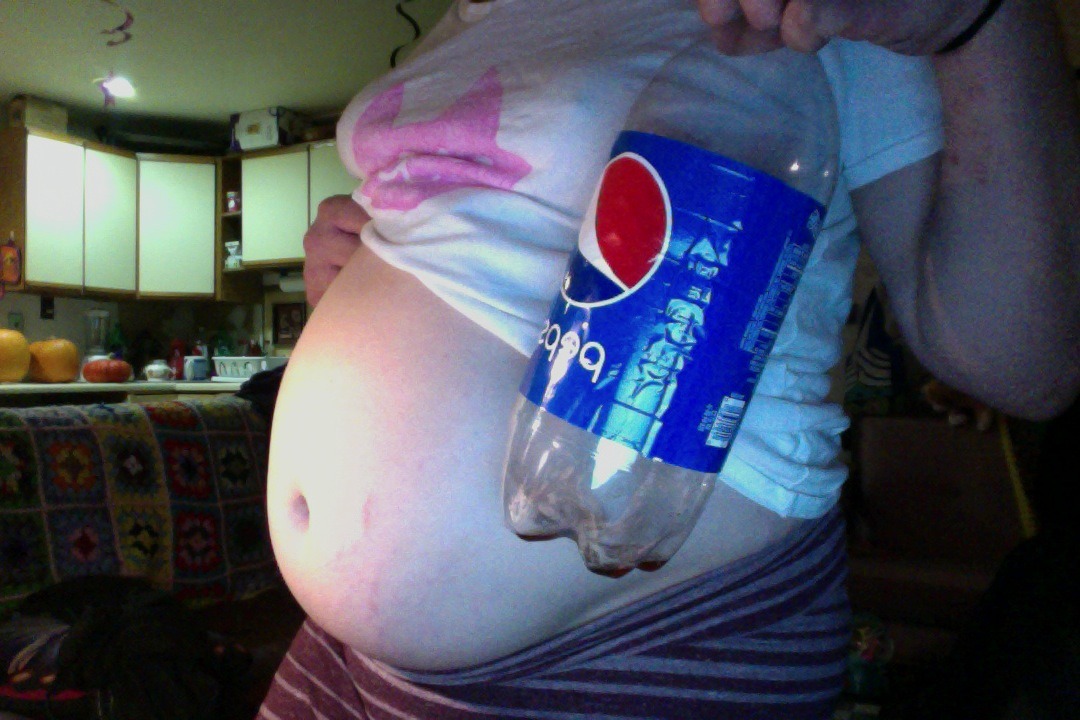 theplumpmonster:  AS YOU CAN SEEI used to do loooots of soda bloats, and I’m working