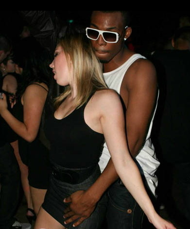 pamela3333: teen-interracial:  Grabbing his hot teen snowflake!  bitch !!!