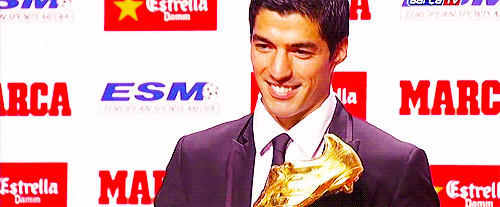 kunessii:  Luis Suarez with Golden Shoe trophy .15.10.2014  