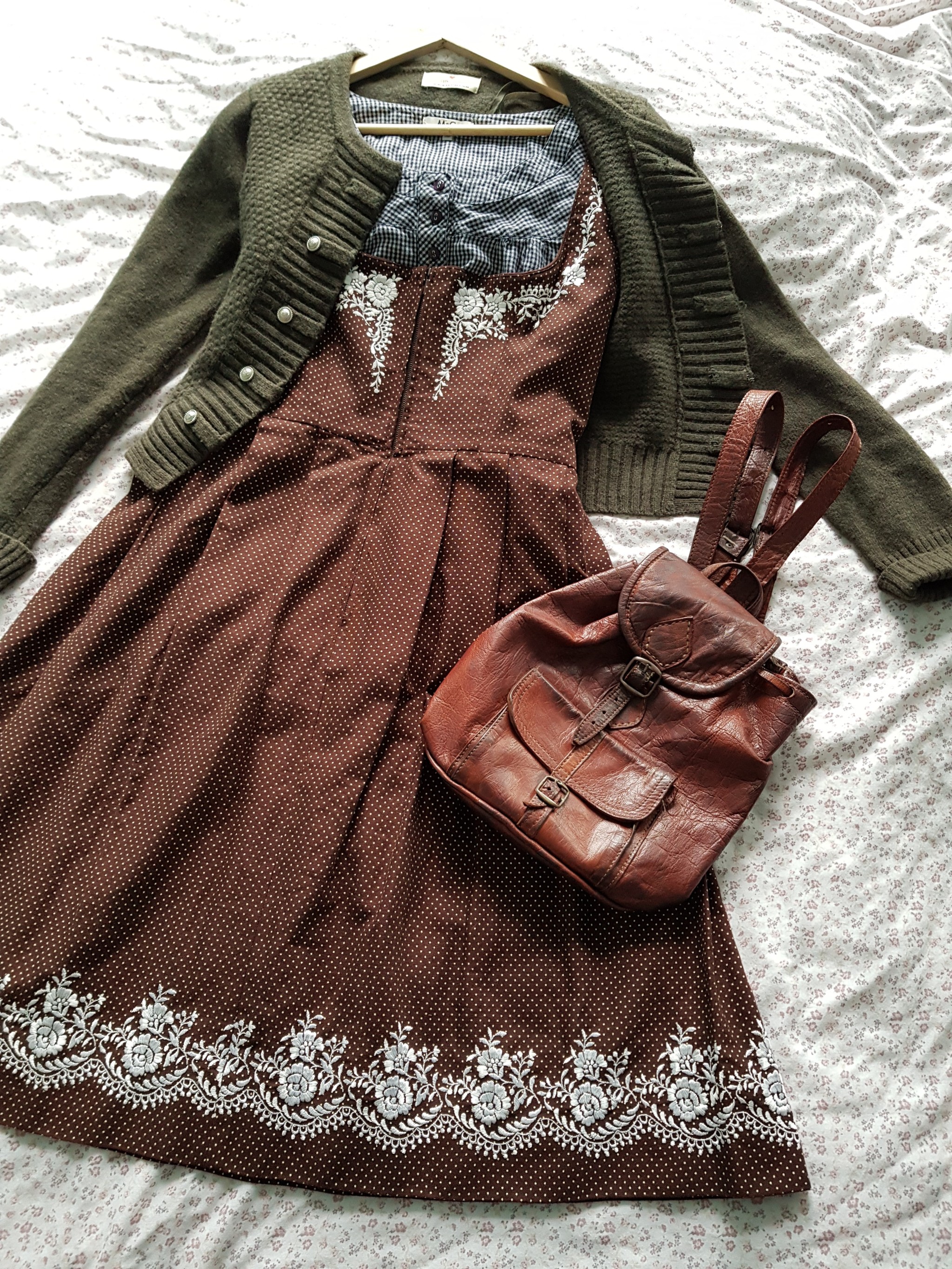 Sex cheapieclassic:Autumn Dirndl goodness 🍂🍄🍁 pictures