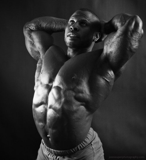 jivvii:  Mboya Edwards  I used to want a brolic physique like this… NOT anymore!