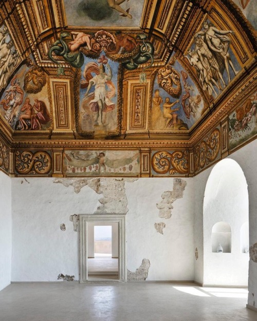 chanelbagsandcigarettedrags:Castello di Ugento, Puglia