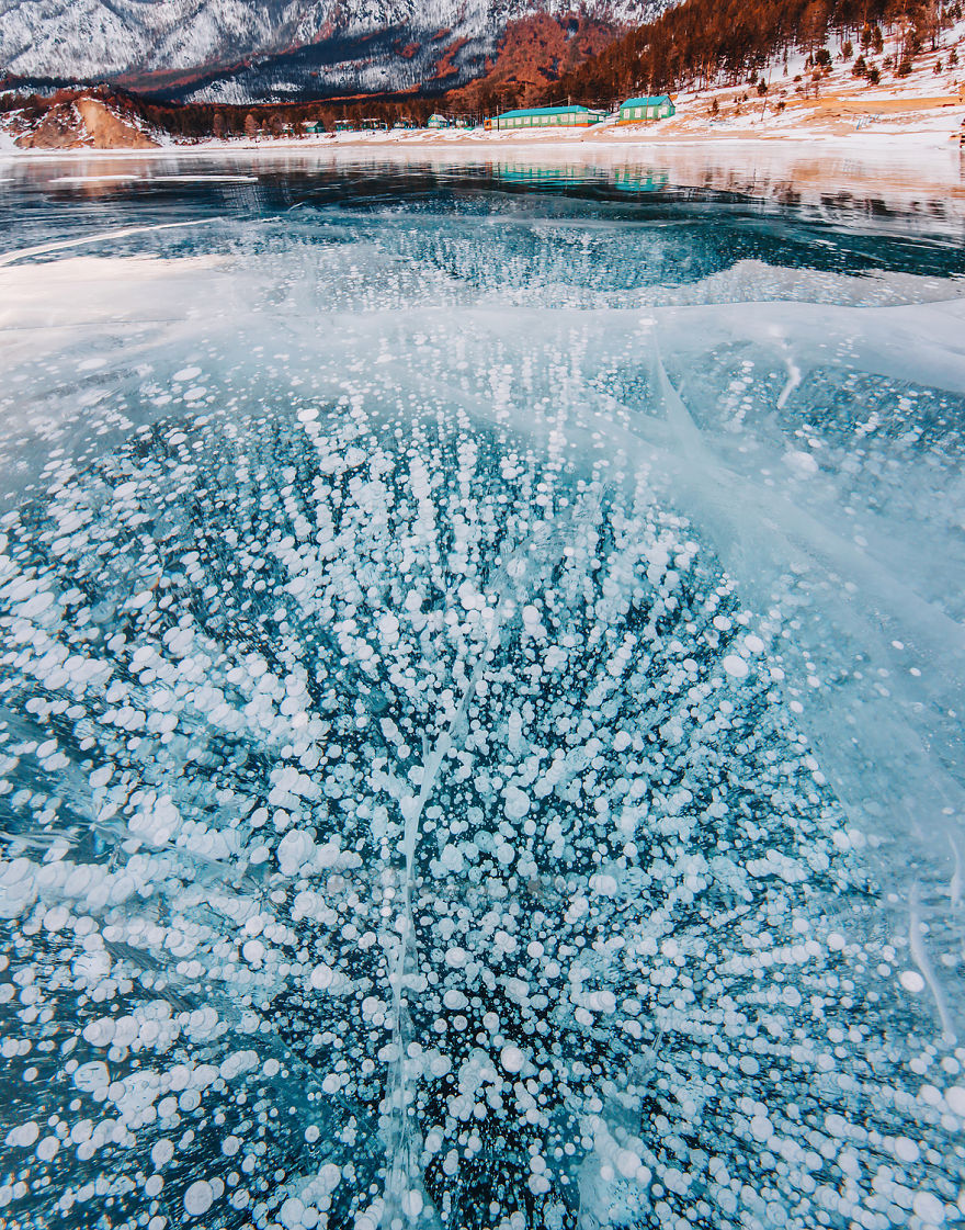 mymodernmet:Magical Photos of the World’s Oldest Lake Frozen Over