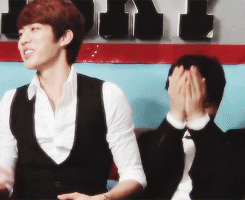 eteru:  Myungsoo always laughs at whatever things Sungyeol does 