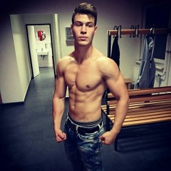 teen-gymfit:  Pic from @bariske #fitness #hot #hottie #hotboy