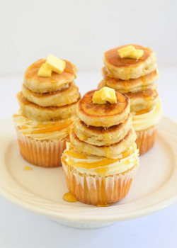 gastrogirl:  maple pecan cupcakes with tiny buttermilk pancakes. 