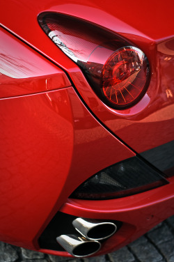 automotivated:  Ferrari California (by pskrzypczynski)