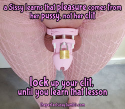 sissyamandaforblacks:  Si. Lo metterò in gabbia. Il mio cazzettino dovrà restringersi fino alle dimensioni di una clitoride!  Paired with a plug - it’s perfect!