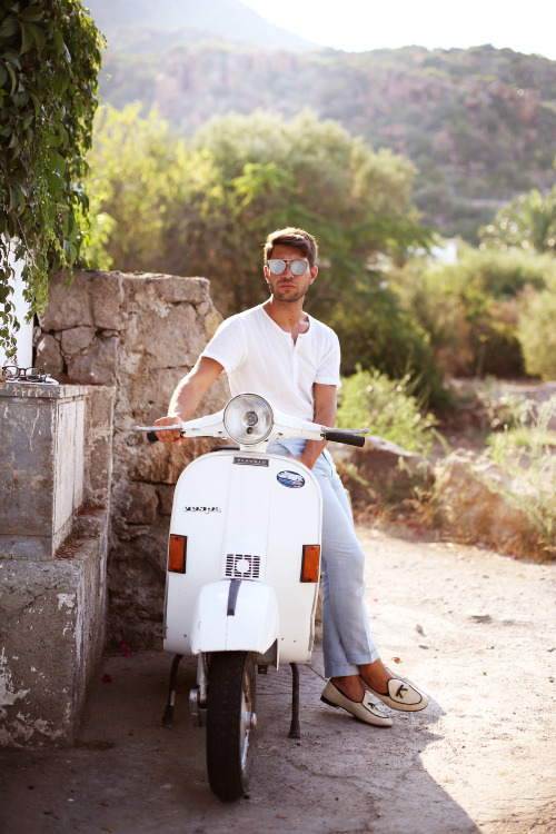 Vintage in Panarea - New outfit post up on http://www.thethreef.com FF