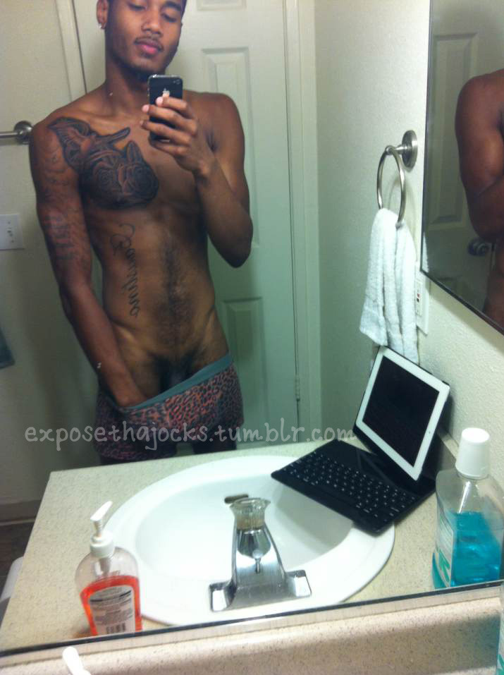 talldaddy:  porn-prince:  exposethajocks:  Happy Thanksgiving from Eric a.k.a Laundromat