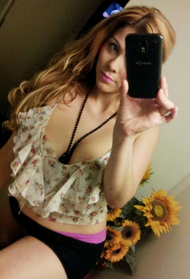 exgflatinascuties:  Beautiful  mami !