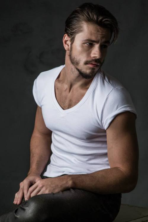 handsomemales:  lucas montandon by jeff segenreich 