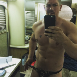 tripnight:  amazingmalenudity:    Steve Howey