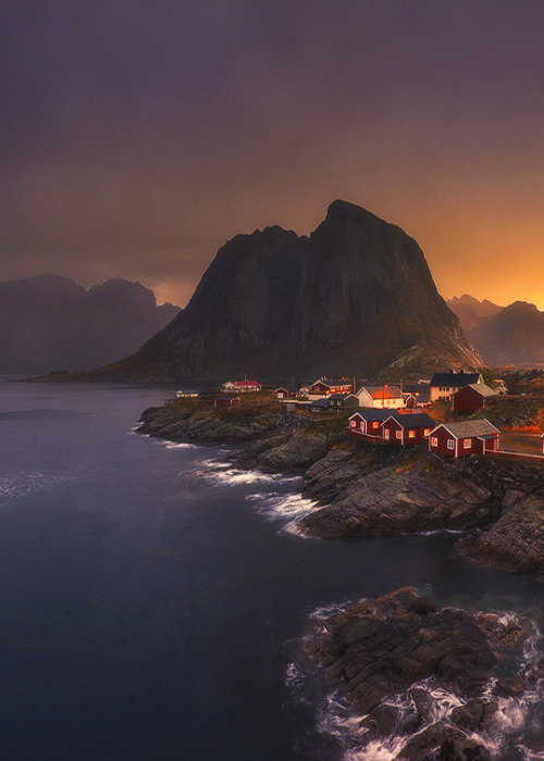 Sex enantiodromija:  Hamnoy at sunset by inigo pictures