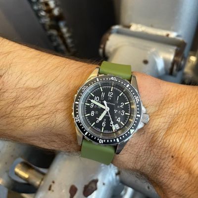 Instagram Repost
jjwatchco
Marathon watches are built to military spec. I guess it can come with me to the gym [ #marathonwatch #monsoonalgear #divewatch #watch #toolwatch ]