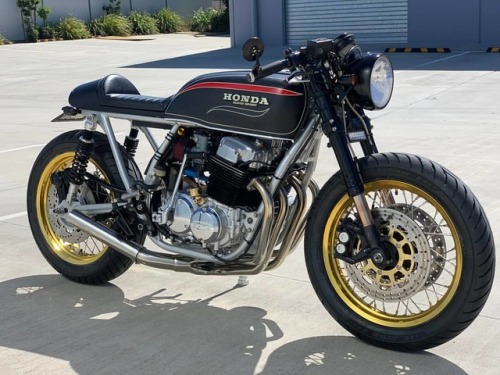 garageprojectmotorcycles: They don’t get much better than this. ‘75 Honda CB750 cafe rac