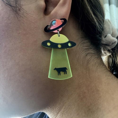 qvilligan: sodamnaesthetic:  Cow Abduction Earrings   Want these? Get Yours Here    Heck id pierce my ears just for these bad bois 