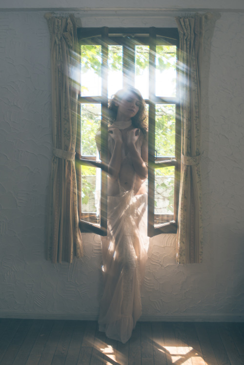 shujikobayashi:  model: trish stylist: ayaka sato http://shujikobayashiphotography.blogspot.jp update info on my facebook https://www.facebook.com/shujikobayashiphotography 