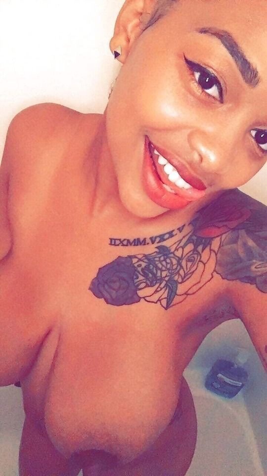 toodamnsexy:  Make my cock wet with that tongue 👅💦