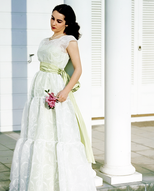 deforest: Elizabeth Taylor photographed by John Engstead, 1947