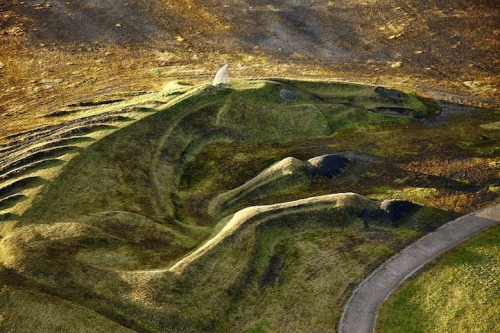 mymodernmet:  Sultan the Pit Pony is a 200-meter-long, raised-earth sculpture made of 60,000 tonnes of coal shale in Caerphilly, South Wales. Designed by Welsh artist Mick Petts, the colossal work of art is known as the largest figurative earth sculpture