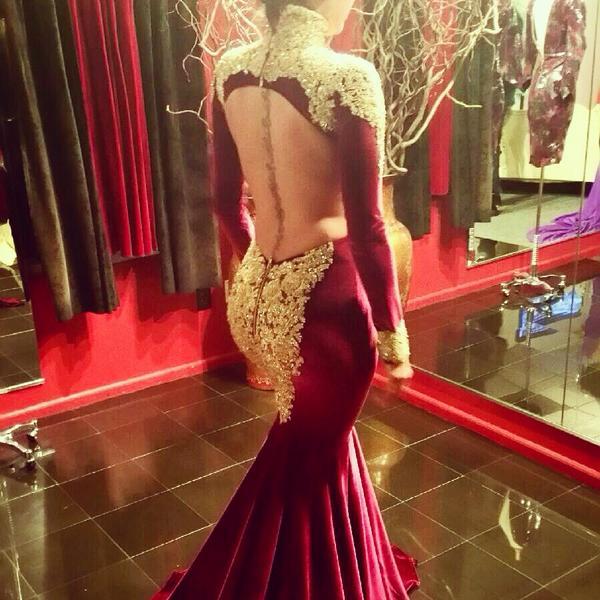 pulcherr-amor:  http://pulcherr-amor.tumblr.com  That dress!