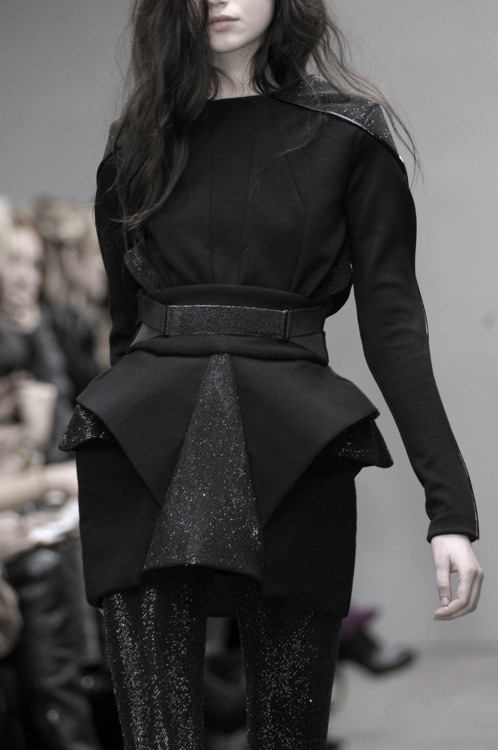 ysl-jpeg:  ART FASHION   I would sale my soul to try it on