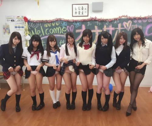 7個學生妹+班主任，在這教室內總有一個是你杯茶7 school girl + their class teacher, there must have one is your cup of tea.