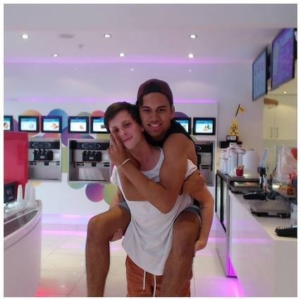 merylstreepismymom:  I got to see my boyfriend today I’m so happy!!! 