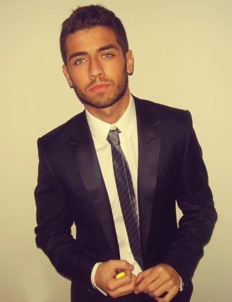 thugsandtwinks:  Looks like a foreign Zac Efron