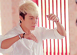 sugahani-blog:  so did donghae just successfully ask hyukjae on a date or am i completely