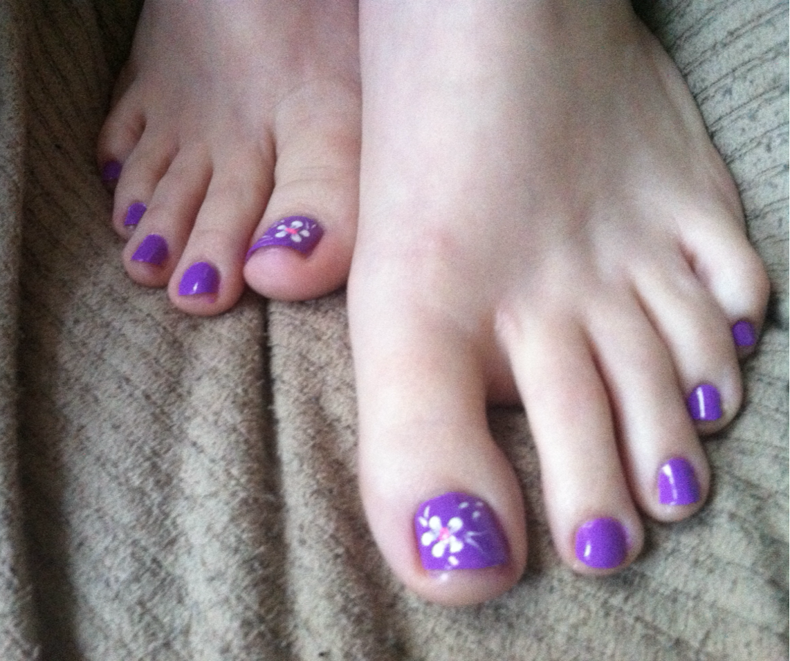 kissabletoes:  I want to feel your warm mouth wrapped around my toes, slowly licking