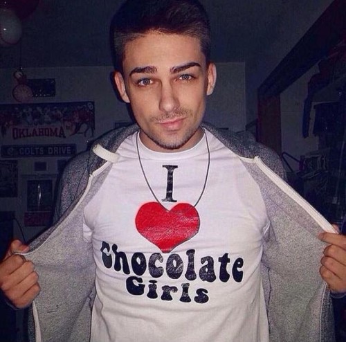 combiningpersonalities: damanixjanay: idk about anyone but this guy is really creepy to me, and his 