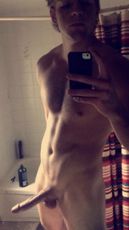 sextinguys:  The Empire strikes back & still needs dick🍆 :p His other photos: Here  Thanks for submitting via kik messenger, my kik is: Sextinguys 