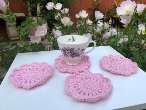  Crochet Pink Coasters // CraftsByMery