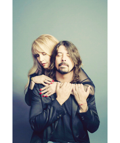 crystalline-:  &ldquo;Grohl arrives first, dressed in a long sleeve, blue and