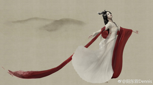 Dance costume designed by Yang Donglin for dance drama “Confucius”