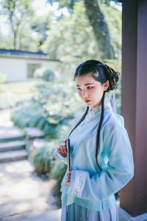 chinese hanfu by 三十六雨汉服工作坊