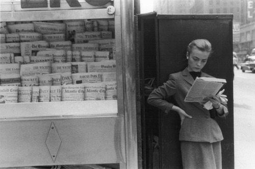 Louis Stettner - Elbowing, 1954 Nudes &amp; Noises  